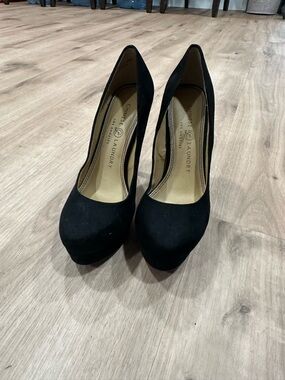 Chinese Laundry Black Suede Platform Pumps with Round Toe